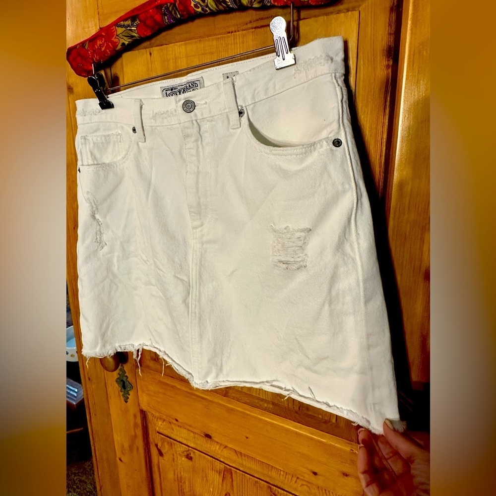 Lucky Brand 100% Cotton Distressed White Denim Mini Skirt Size 8/29